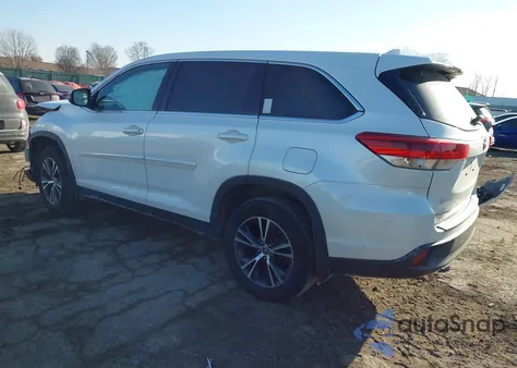 2019 Toyota Highlander Le Plus z USA, uszkodzony, nr VIN 5TDBZRFH7KS964417